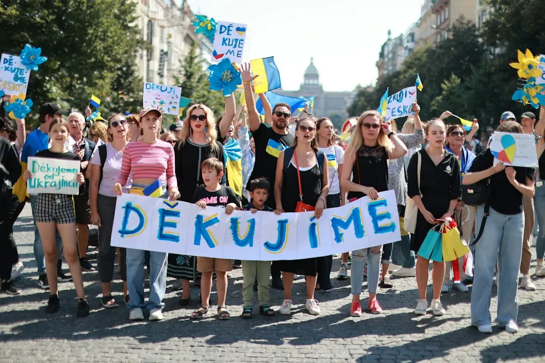 Dezastru la costum, câștig uriaș: Cum Loba Acosta a transformat un moment viral în bani